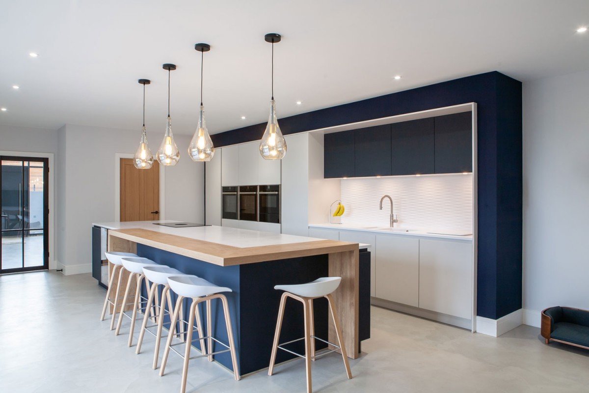 MIDNIGHT BLUE AND LIGHT GREY KITCHEN | Pronorm